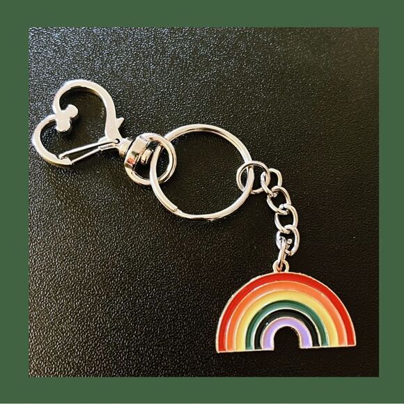 NWOT. Keychain includes Heart Shape Silver Medal Keychain Spring Snap Clip - Picture 1 of 7